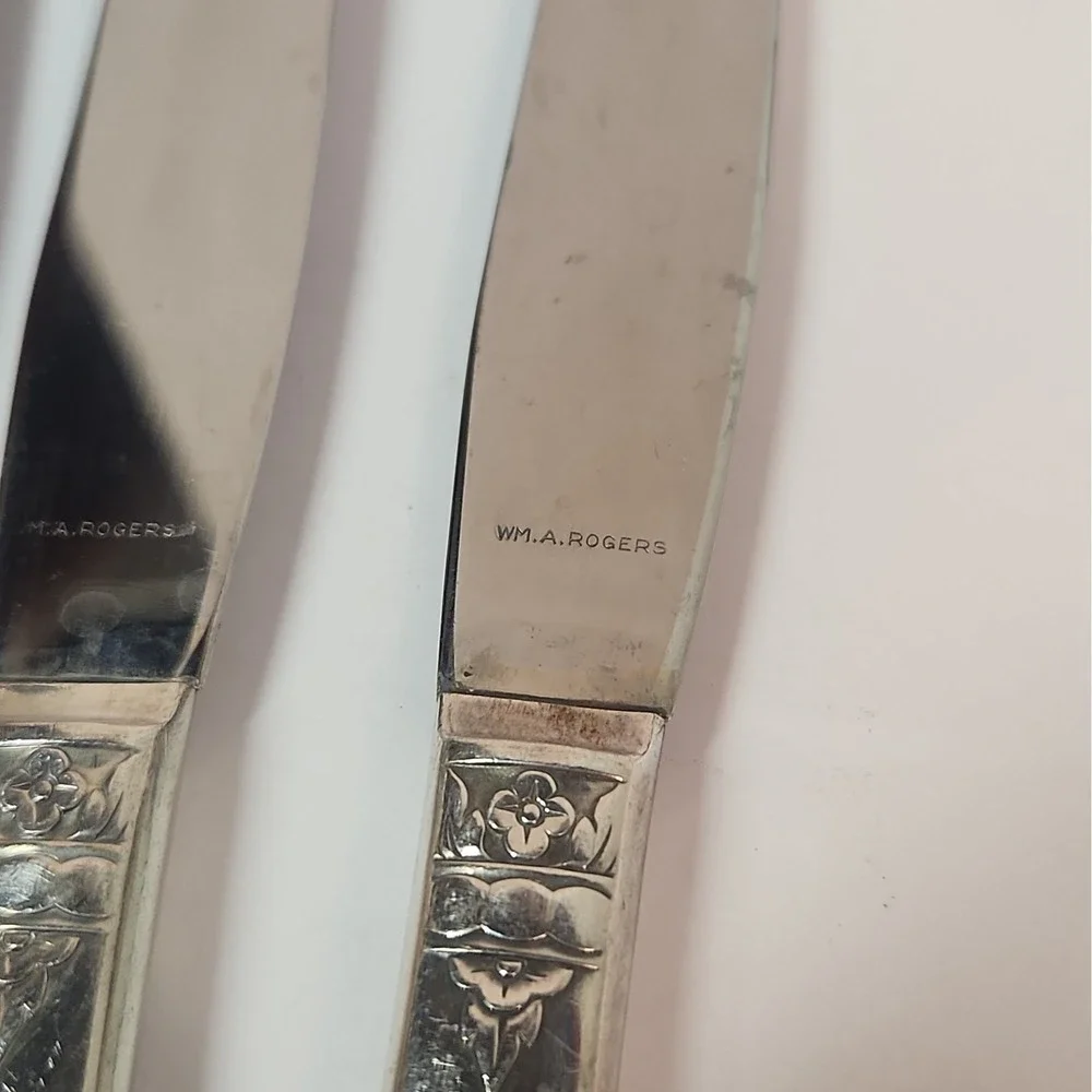Wm A Rogers Oneida Harmony 1938 Silverplate Dinner Knives x 4 VTG